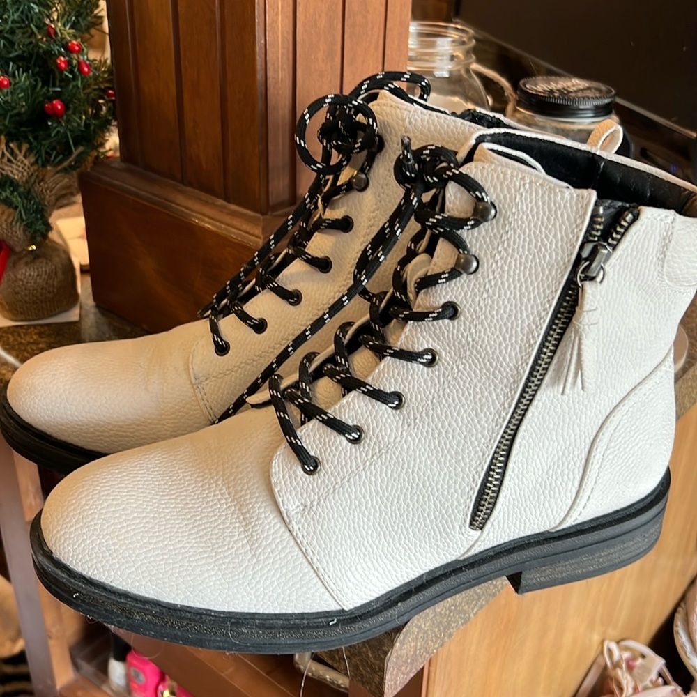 Baretrap white leather boots.